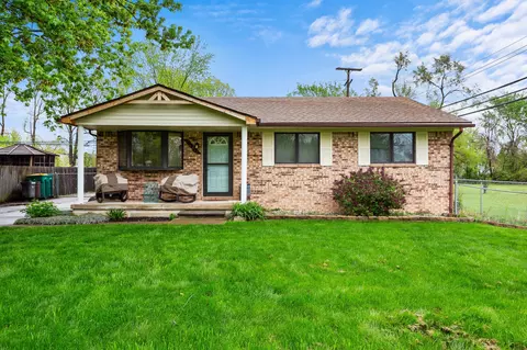 20218 Newman Dr, Brownstown, MI 48183