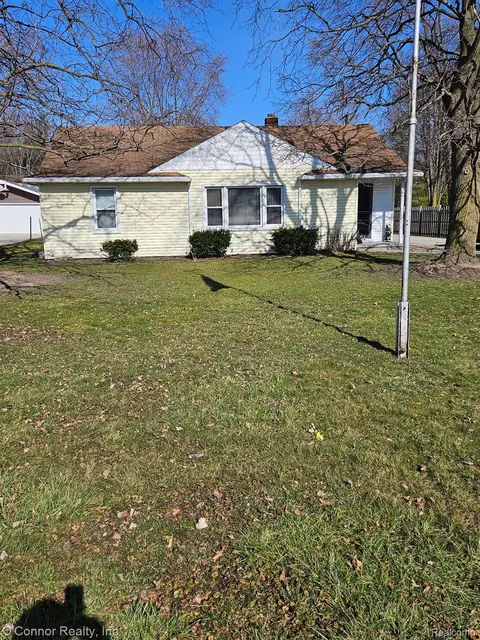 2066 Gratiot Blvd, Marysville, MI 48040