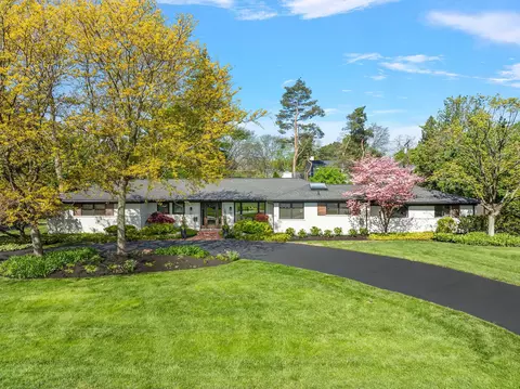 1347 Ardmoor Dr, Bloomfield Hills, MI 48301