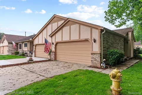 42269 Birch Tree Ln, Clinton Township, MI 48038