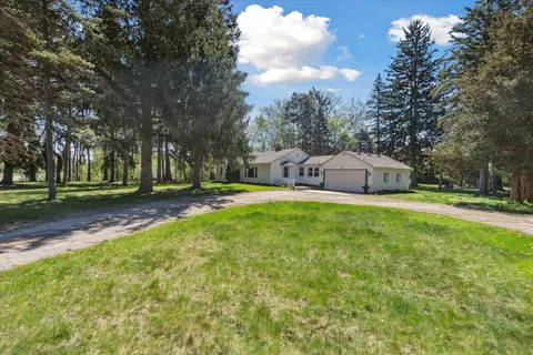 2525 Potter Rd, Wixom, MI 48393