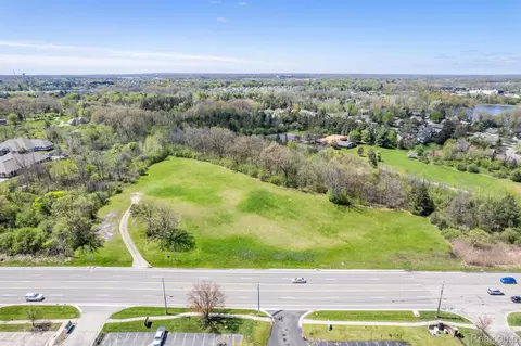 8152 S Saginaw St, Grand Blanc, MI 48439