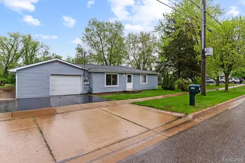 237 S East St, Fowlerville, MI 48836