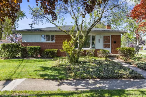 7881 Randy Dr, Westland, MI 48185