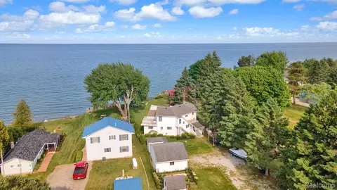 4308 N Grandview Beach Dr, Deckerville, MI 48427