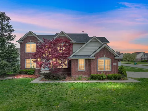 25941 Coyote Dr, Brownstown, MI 48134