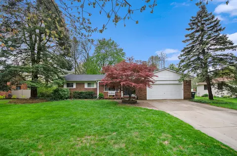 1760 Willowood Rd, Rochester Hills, MI 48307