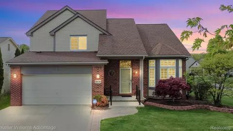 8079 Thornhill Dr, Ypsilanti, MI 48197