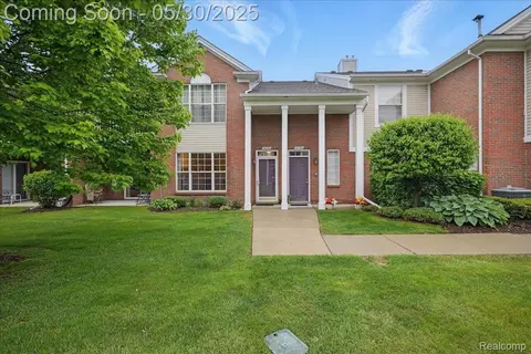 16490 Norfolk Dr, Macomb, MI 48044