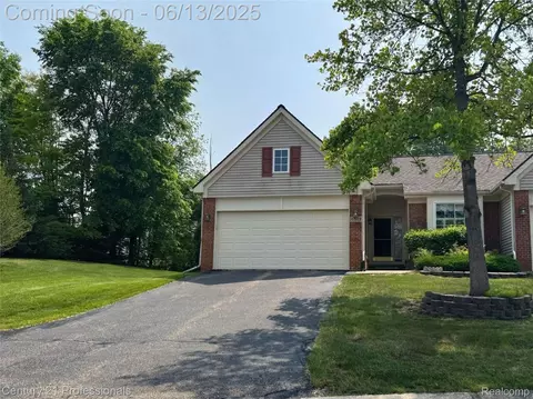 4522 Willow View Crt Ct, Genoa, MI 48843