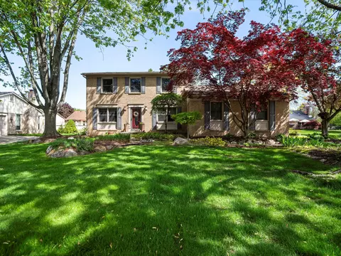 37732 Stableview Dr, Farmington Hills, MI 48335