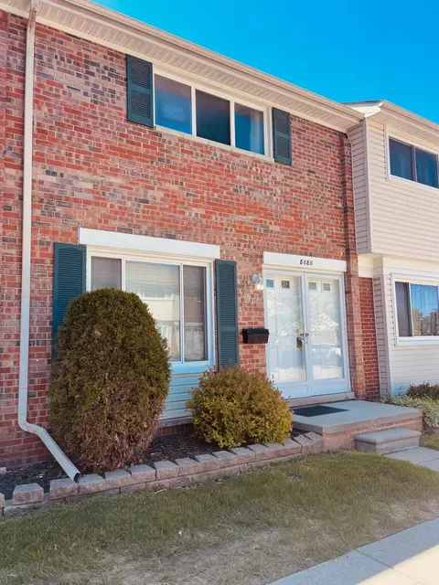 8080 Farnum Crt Ct, Warren, MI 48093