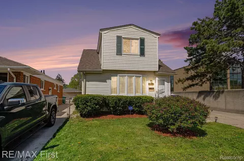 24917 Saxony Ave, Eastpointe, MI 48021