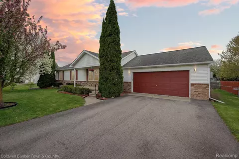 9361 Summerland Dr, Northfield, MI 48189