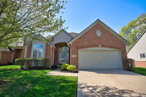 5974 Lochmore Dr, Commerce, MI 48382