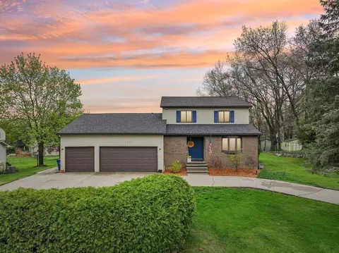 4630 Pasture Ln, White Lake, MI 48383