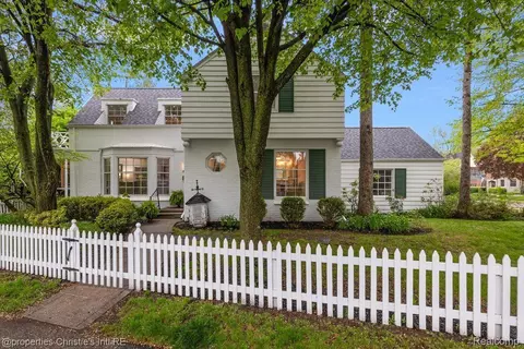 75 Grosse Pointe Blvd, Grosse Pointe Farms, MI 48236