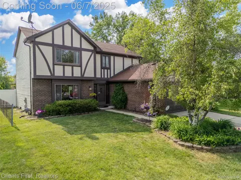1730 Glenshire Dr, Canton, MI 48188