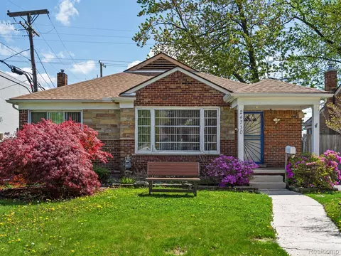 24730 Ridgedale St, Oak Park, MI 48237
