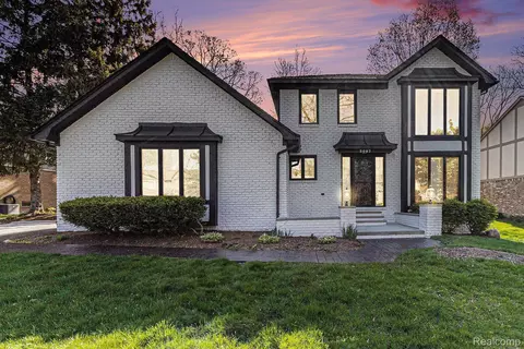 2087 Hickory Leaf Dr, Rochester Hills, MI 48309