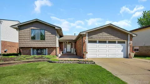 18129 Birch Dr, Macomb, MI 48044