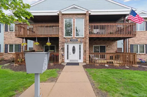 1505 Harbour Crt 59 1505 Ct #59, Trenton, MI 48183