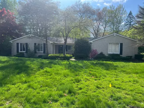 28853 W King William Dr, Farmington Hills, MI 48331