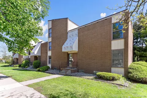 21 Dicinson St #K, Mount Clemens, MI 48043