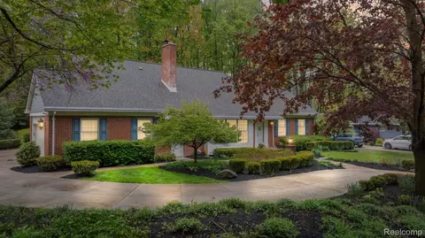 46270 Bloomcrest Dr, Northville, MI 48167