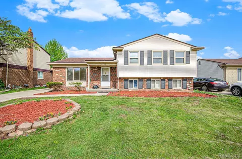 39126 Byers Dr, Sterling Heights, MI 48310