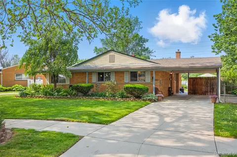 32045 Saint Annes Dr, Warren, MI 48092