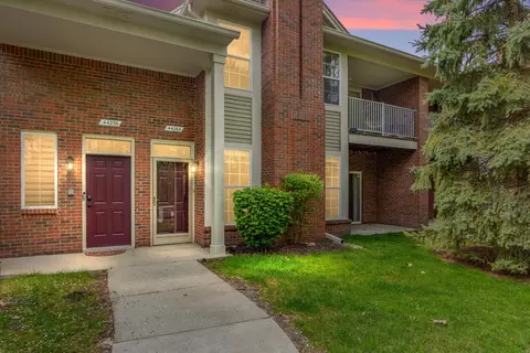 44264 Princeton Dr, Clinton Township, MI 48038