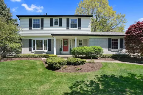 430 Chester Crt Ct, South Lyon, MI 48178