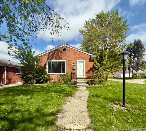 7402 Colonial St, Dearborn Heights, MI 48127