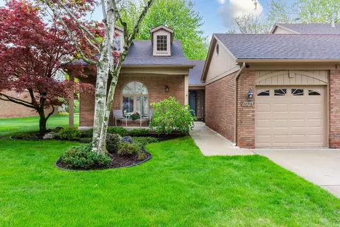 20718 Country Oaks Dr, Riverview, MI 48193