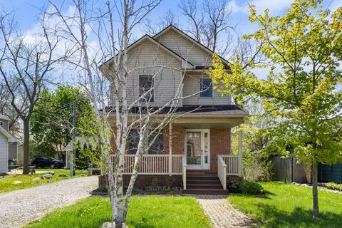 2823 Stennett St, Keego Harbor, MI 48320