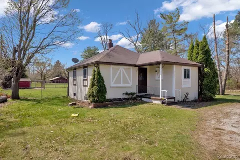 3127 Keewahdin Rd, Fort Gratiot, MI 48059