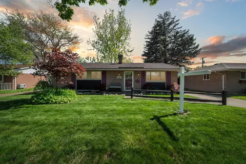 35705 Fairchild St, Westland, MI 48186