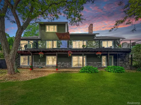 3978 Chanda, Highland, MI 48356