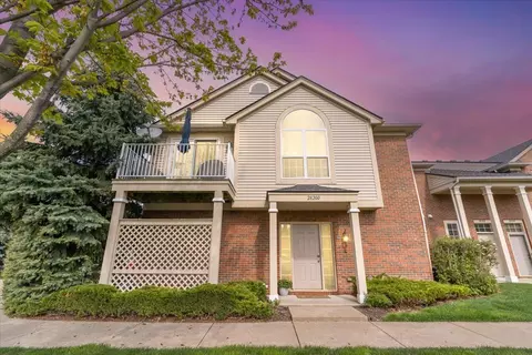28200 Chesapeake Cir, Commerce, MI 48390