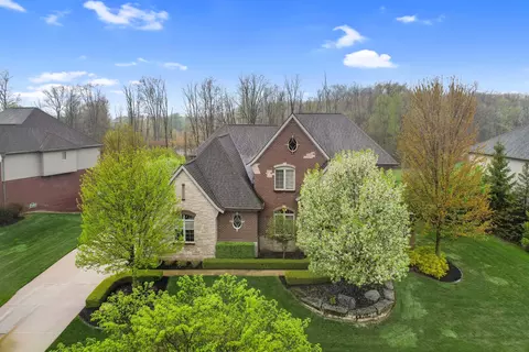 3272 Royal Berkshire Ln, Oakland, MI 48363
