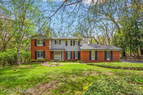 5445 Washakie Trl, Genoa, MI 48116