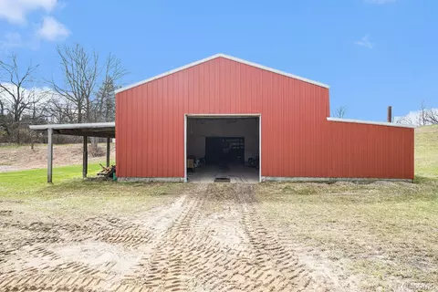 9475 Denton Hill Rd, Tyrone, MI 48430