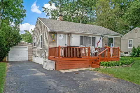 279 Highgate Ave, Waterford, MI 48327
