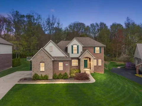 5633 Golf Pointe Dr, Independence, MI 48348