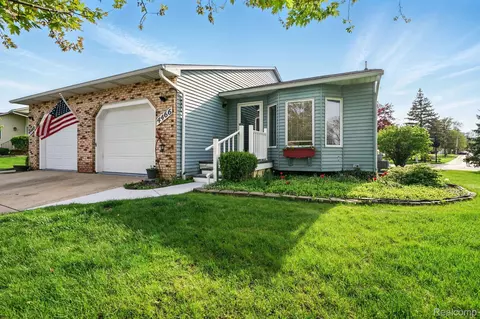 4466 Colony Crt Ct, Swartz Creek, MI 48473