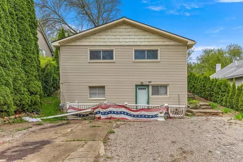 811 Elkinford Dr, White Lake, MI 48383