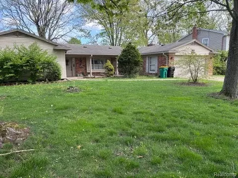 25370 Chapelweigh Dr, Farmington Hills, MI 48336