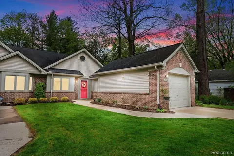 21290 Juniper Crt Ct #76, Farmington Hills, MI 48336