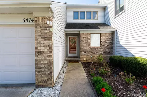 5474 Country Hearth Ln, Grand Blanc, MI 48439